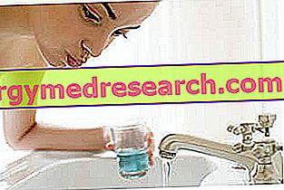 Hlorheksidīna mutes skalošanas līdzekļi: riski un blakusparādības