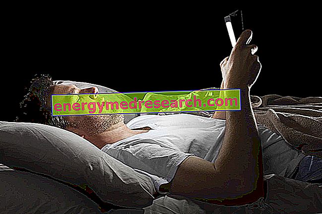 Сон: навіщо уникати таблеток і мобільних телефонів перед сном